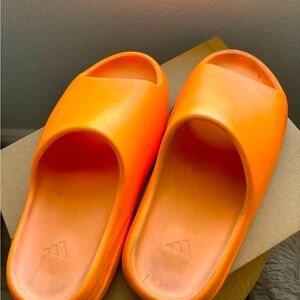 Yeezy en flame 🔥 orange 🍊 slides sandals size 7 use good condition! No box!